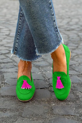 Antonia | Mocassins verts à franges fuchsia