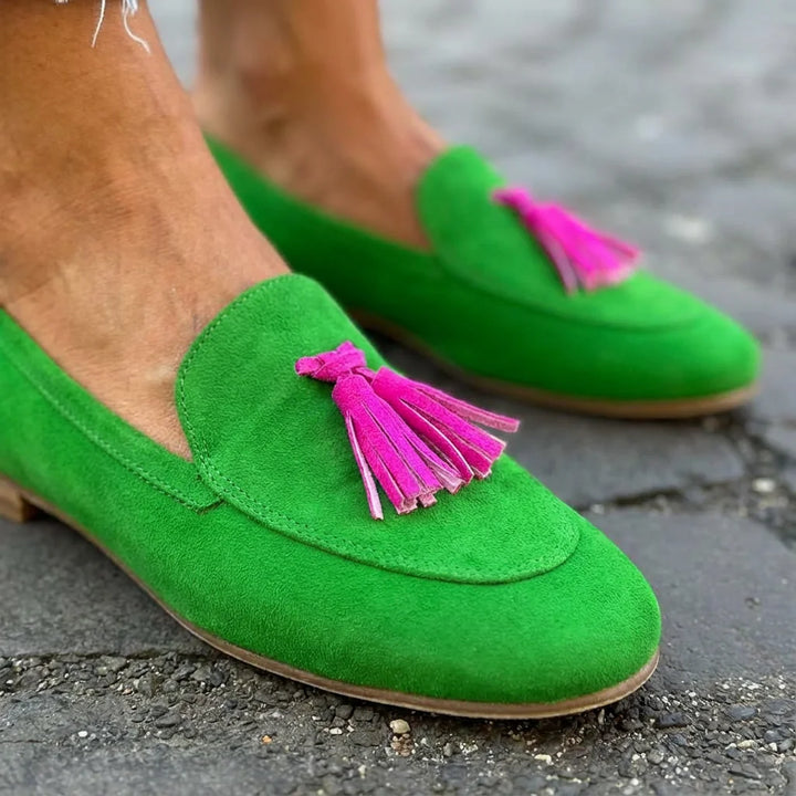 Antonia | Mocassins verts à franges fuchsia
