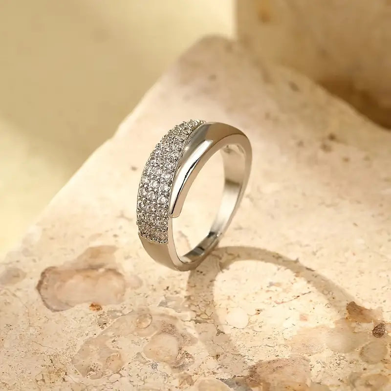 Elina | Bague élégante ornée de pierres scintillantes