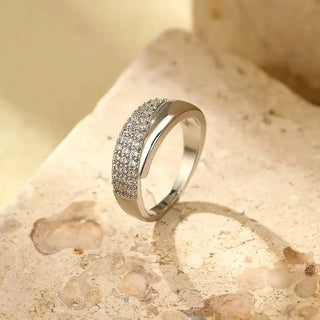 Elina | Bague élégante ornée de pierres scintillantes