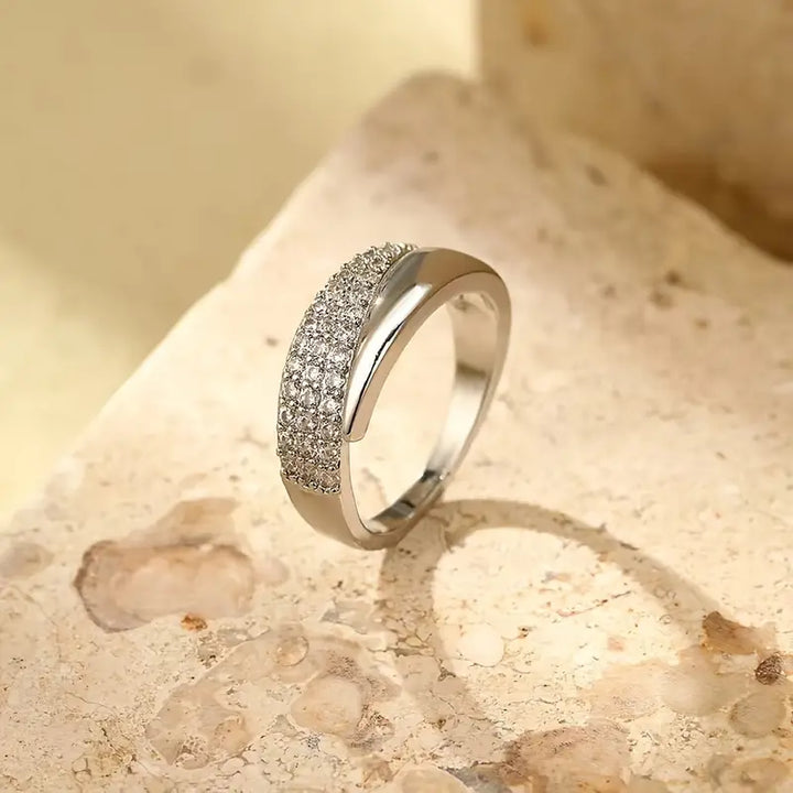 Elina | Bague élégante ornée de pierres scintillantes
