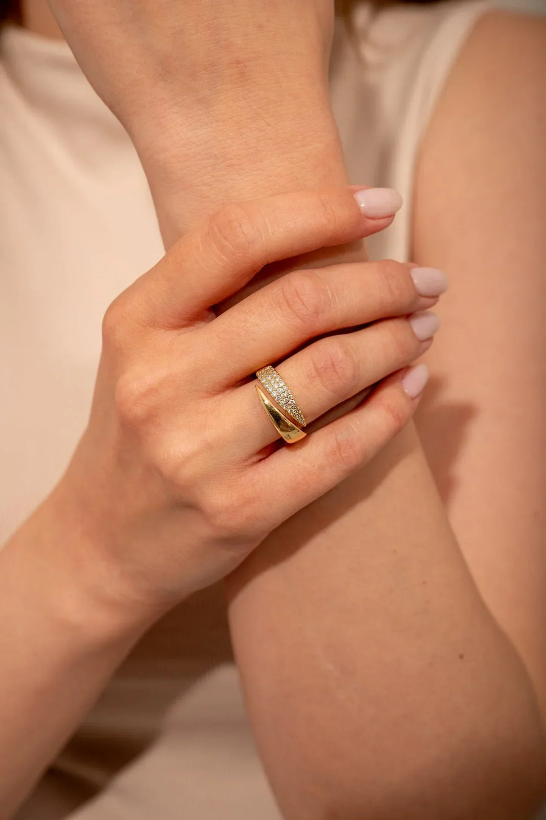 Elina | Bague élégante ornée de pierres scintillantes
