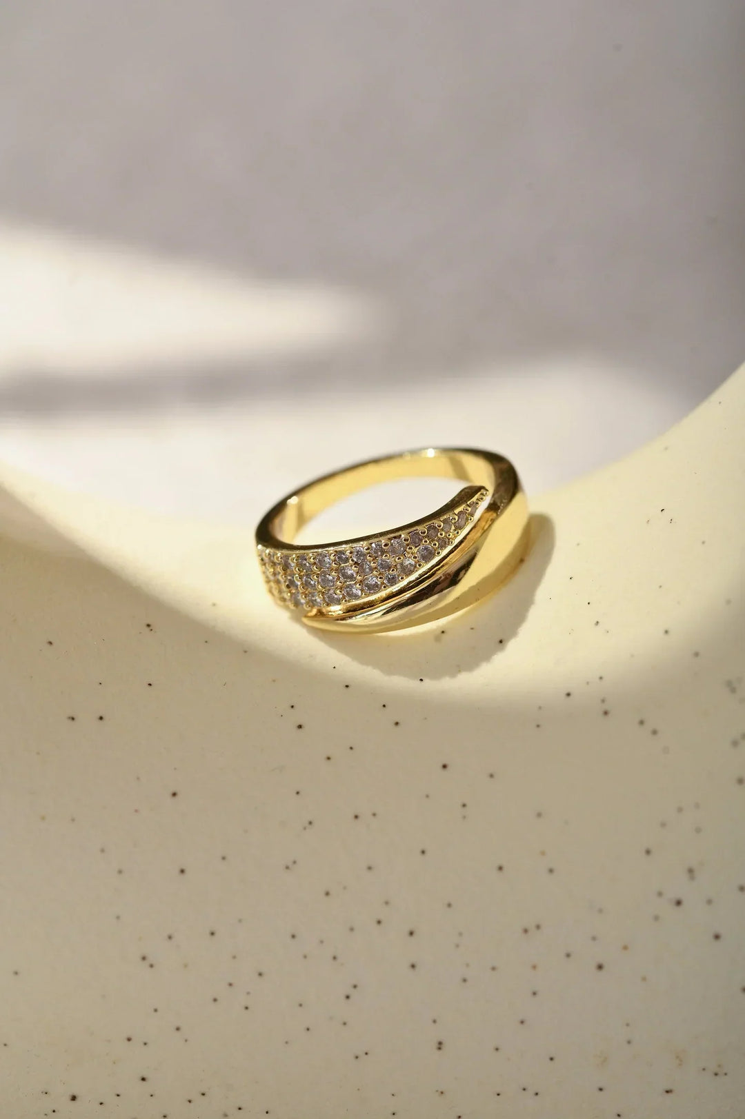 Justine | Bague élégante ornée de pierres scintillantes