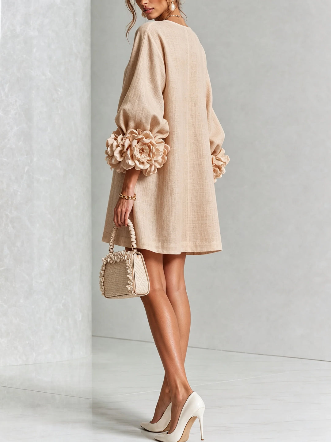 Valentine | Robe courte à boutons fleurs et manches volumineuses