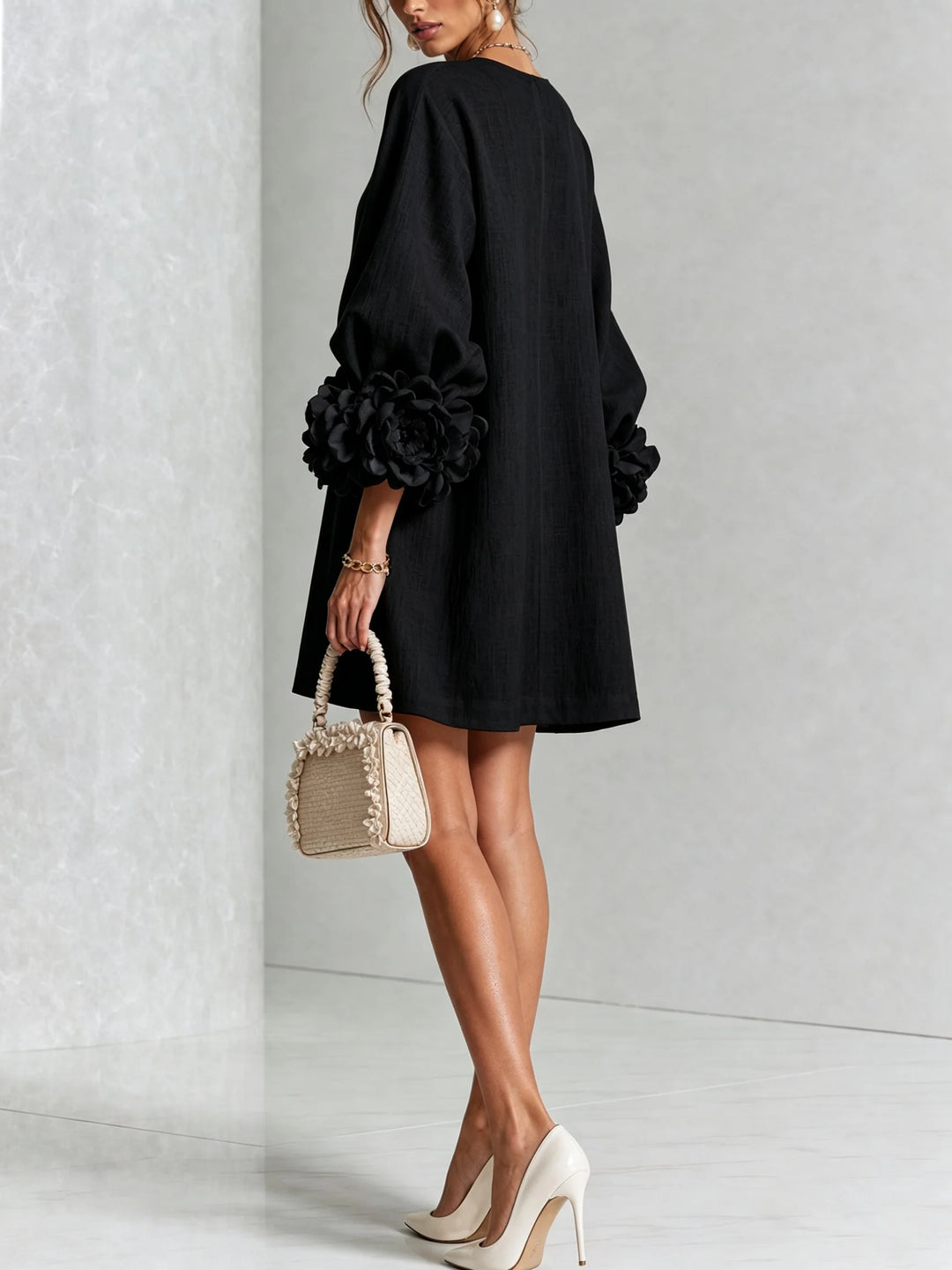 Valentine | Robe courte à boutons fleurs et manches volumineuses