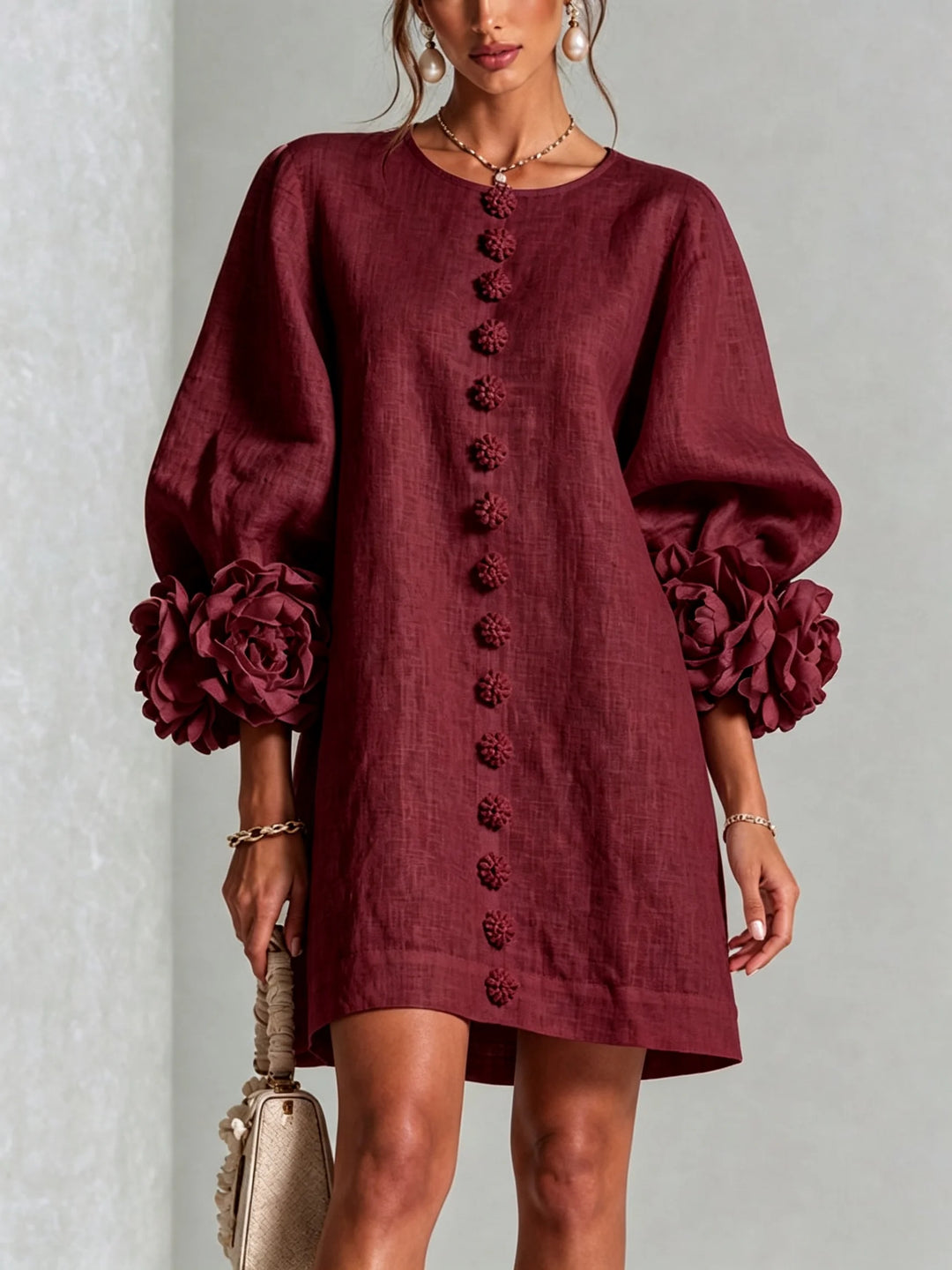 Valentine | Robe courte à boutons fleurs et manches volumineuses