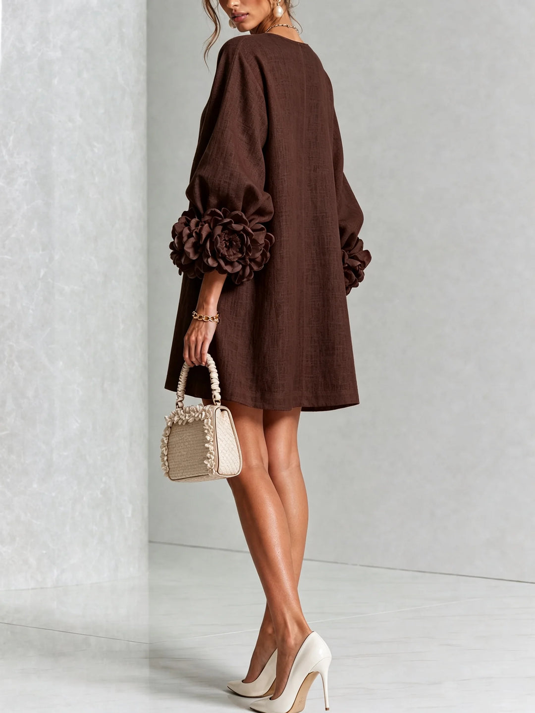 Valentine | Robe courte à boutons fleurs et manches volumineuses