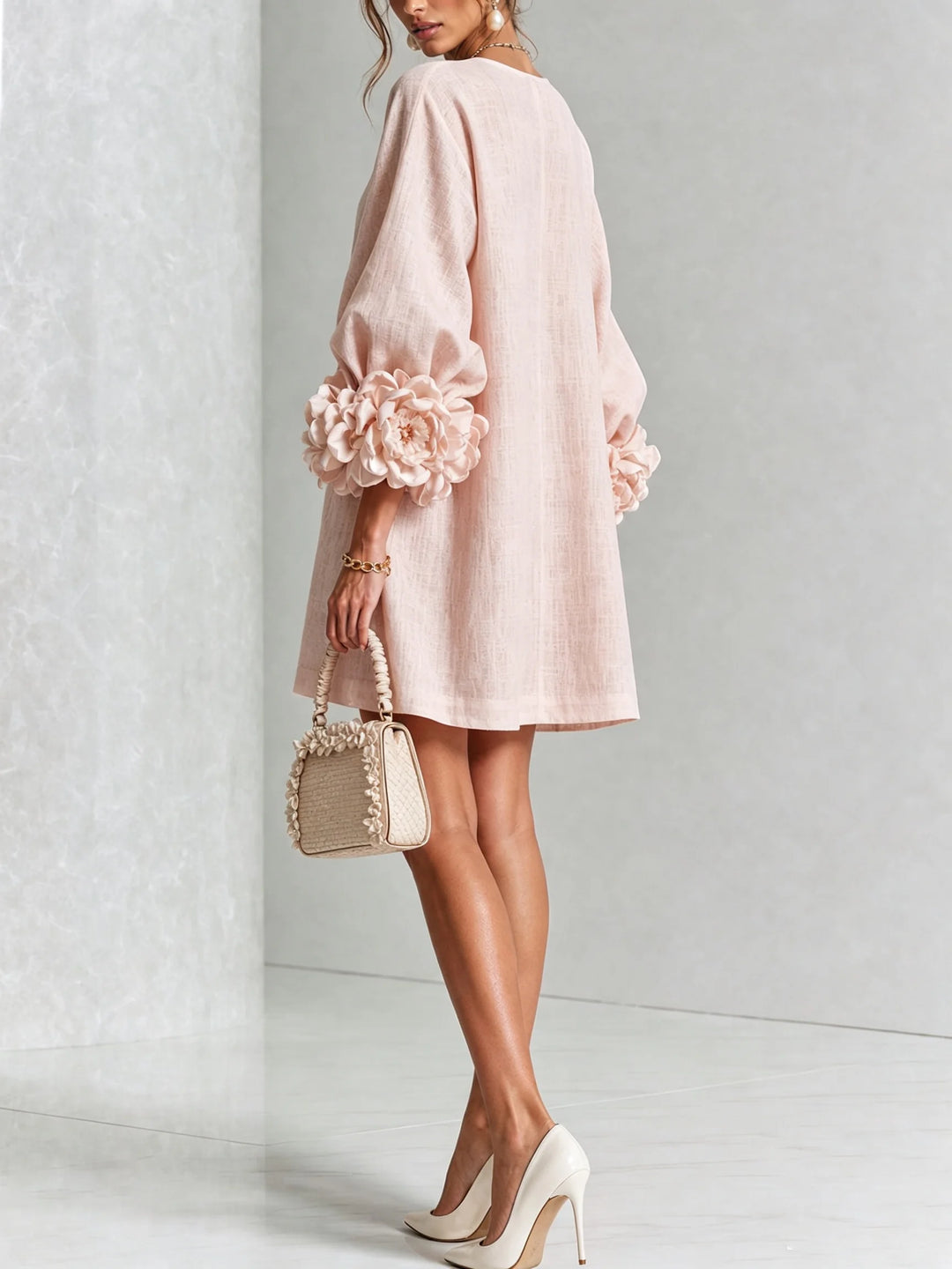 Valentine | Robe courte à boutons fleurs et manches volumineuses