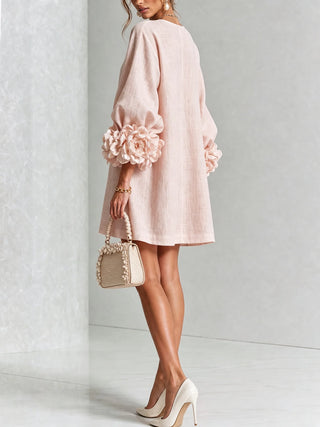 Valentine | Robe courte à boutons fleurs et manches volumineuses