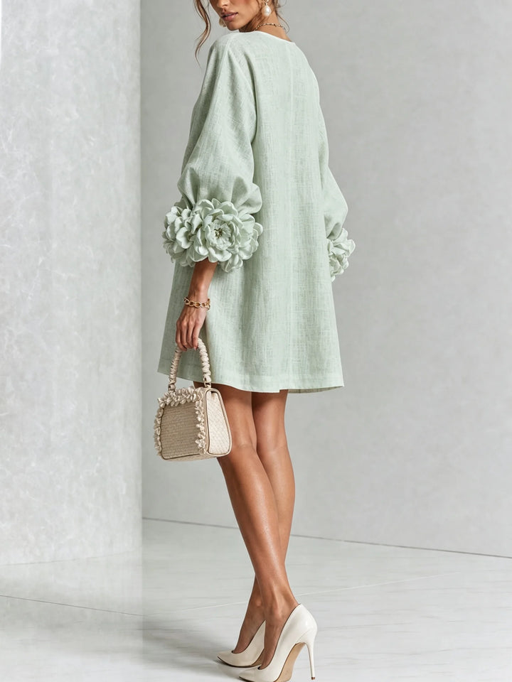 Valentine | Robe courte à boutons fleurs et manches volumineuses