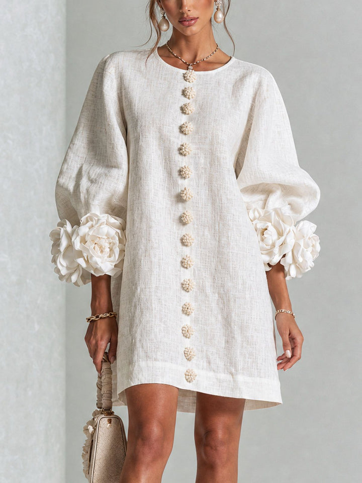 Valentine | Robe courte à boutons fleurs et manches volumineuses