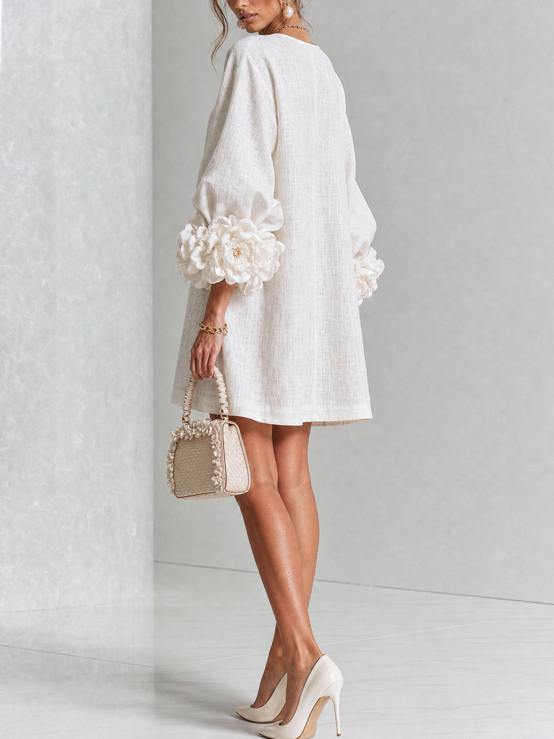 Valentine | Robe courte à boutons fleurs et manches volumineuses