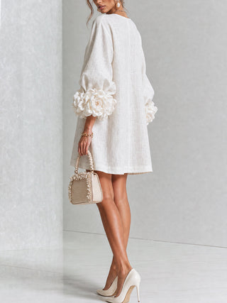 Valentine | Robe courte à boutons fleurs et manches volumineuses