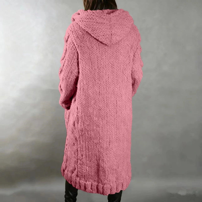 Hermine | Manteau long en grosse maille torsadée à capuche