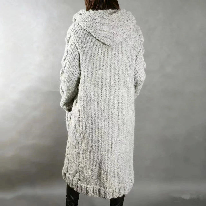 Hermine | Manteau long en grosse maille torsadée à capuche