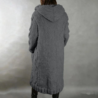 Hermine | Manteau long en grosse maille torsadée à capuche