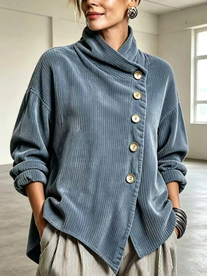 Philippa | Pull asymétrique boutonné à col montant