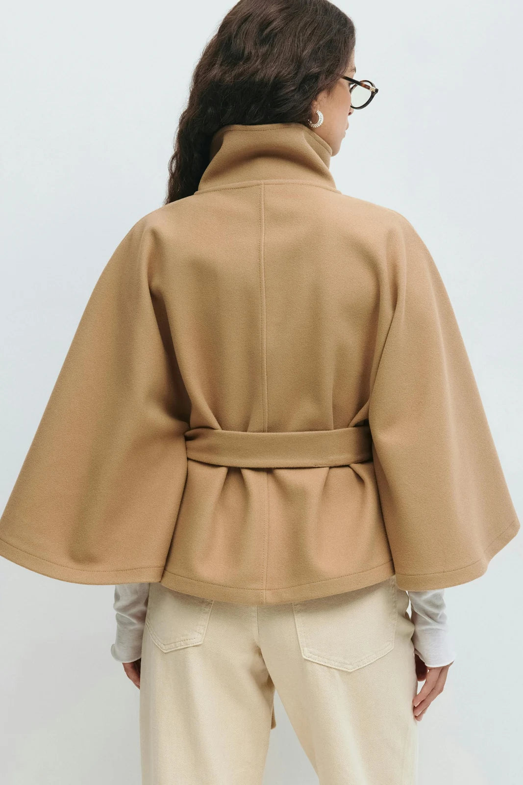 Coralie | Manteau cape ceinturé à col montant