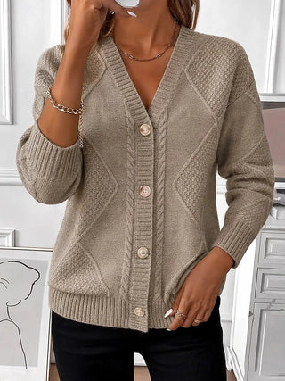 Bathilde | Cardigan col V en maille torsadée à boutons