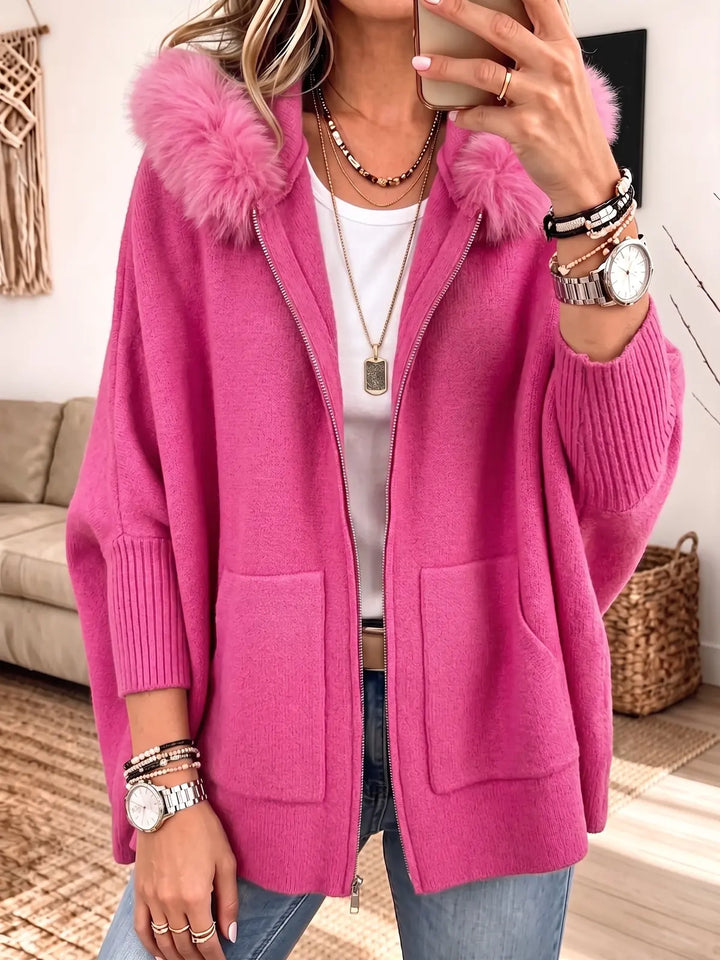 Morgane | Veste en maille à capuche fourrée