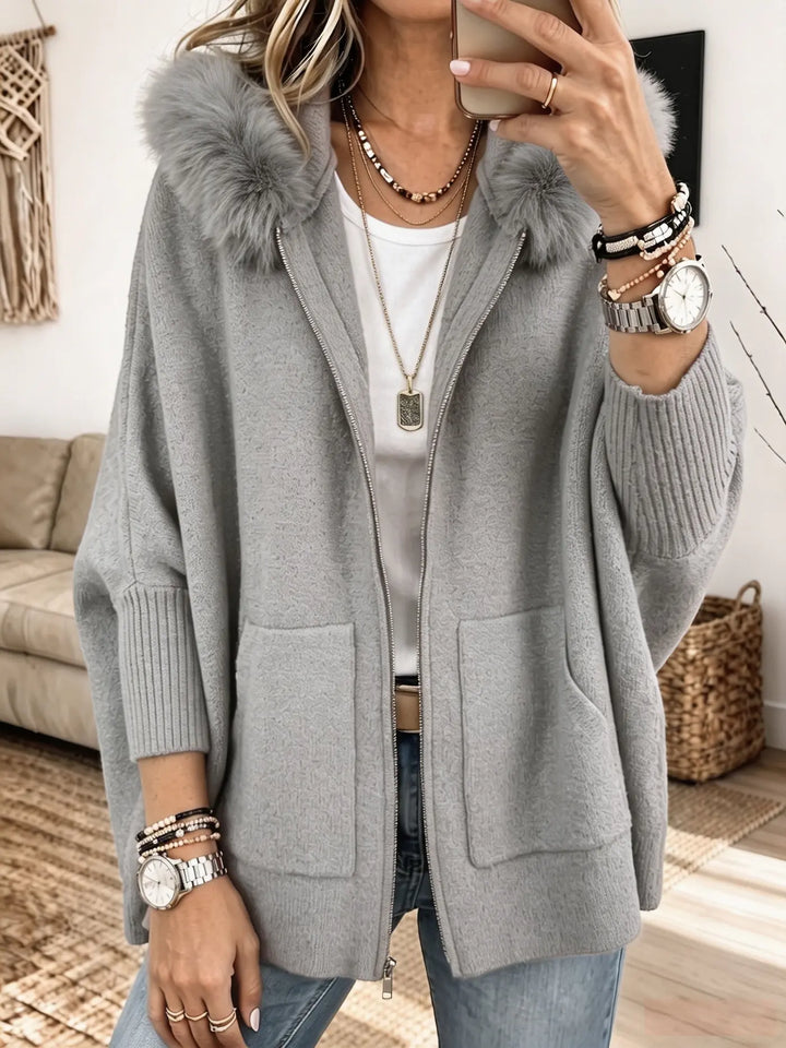 Morgane | Veste en maille à capuche fourrée