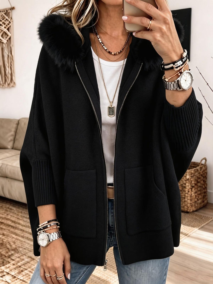 Morgane | Veste en maille à capuche fourrée