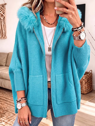 Morgane | Veste en maille à capuche fourrée
