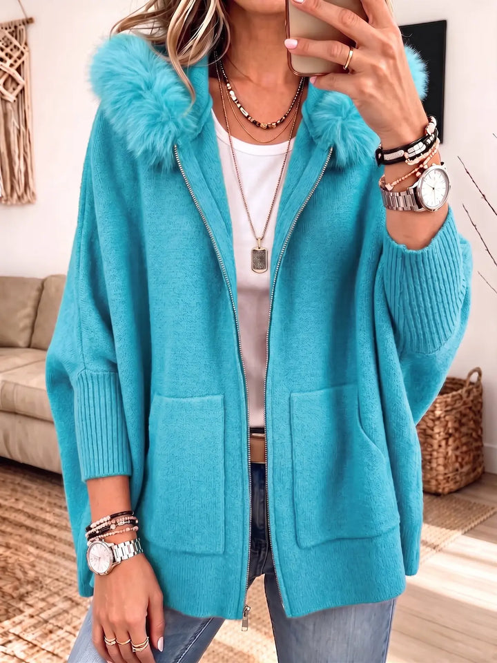 Morgane | Veste en maille à capuche fourrée